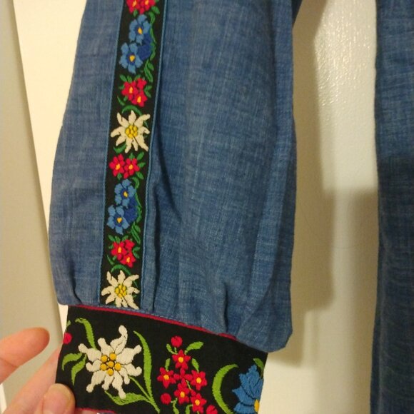 Vintage Scandnavian-style embroidery mini dress - Picture 3 of 3